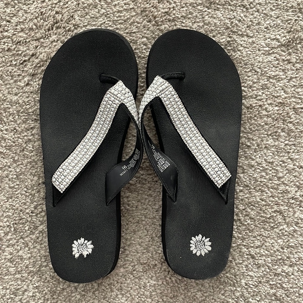 Yellow box flip flops with pearl and sparkle!